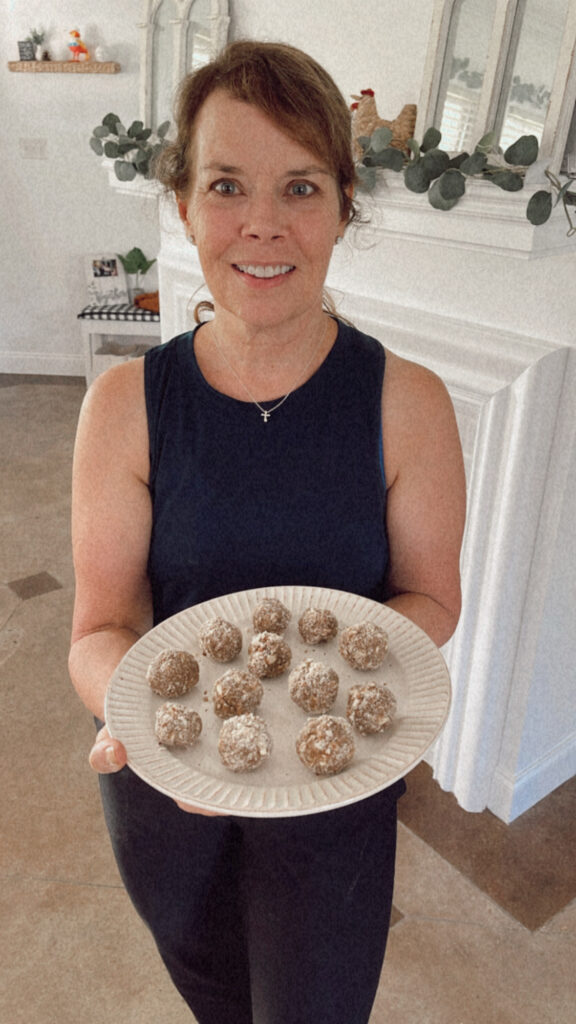 These vanilla energy balls made with Vanilla Shakeology are a quick and easy snack!